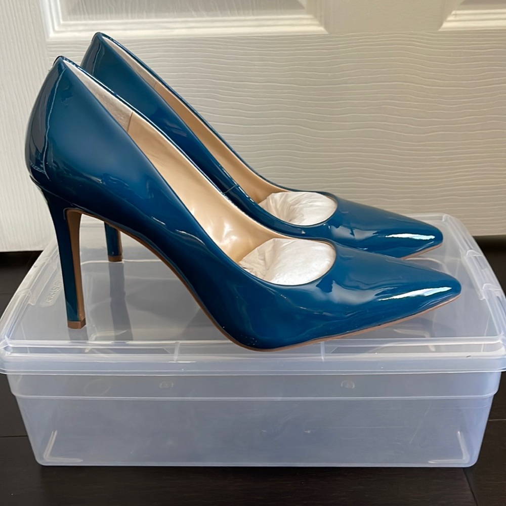 🍀Vince Camuto heels